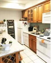303 S 11th St, Unit 4 in Philadelphia, PA - Building Photo - Building Photo
