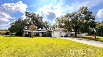 1430 Monroe St in DeLand, FL - Building Photo