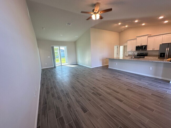 2633 NW 4th Ave in Cape Coral, FL - Building Photo - Building Photo