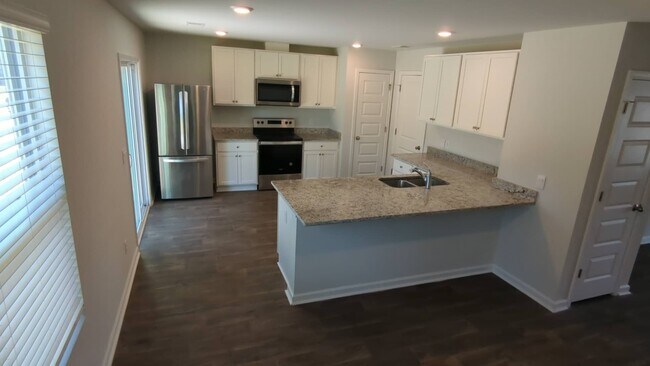 439 Coconut Dr in Bloomingdale, GA - Building Photo - Building Photo