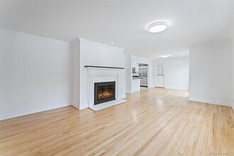 14 Wakefield Rd in Scarsdale, NY - Building Photo - Building Photo