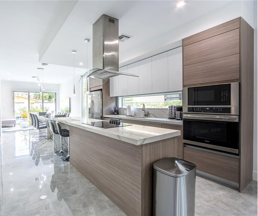 3461 SW 25th St in Miami, FL - Building Photo