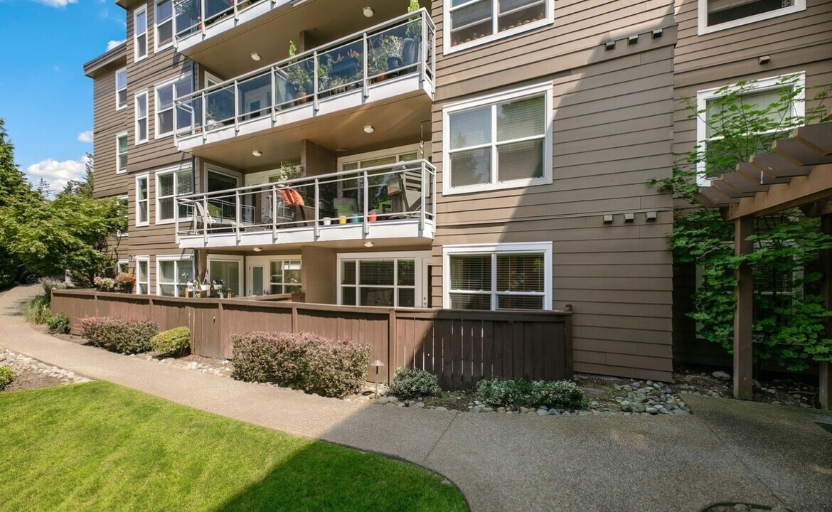22910 90th Ave W in Edmonds, WA - Building Photo