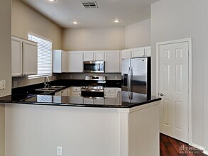 9257 Penn Station St in Las Vegas, NV - Building Photo - Building Photo