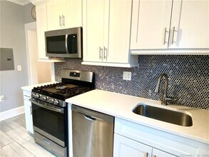 28 Dolsen Pl in Stamford, CT - Building Photo - Building Photo