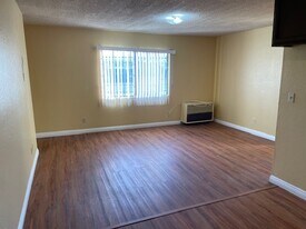 11109 S Broadway, Unit 11111.5 in Los Angeles, CA - Building Photo