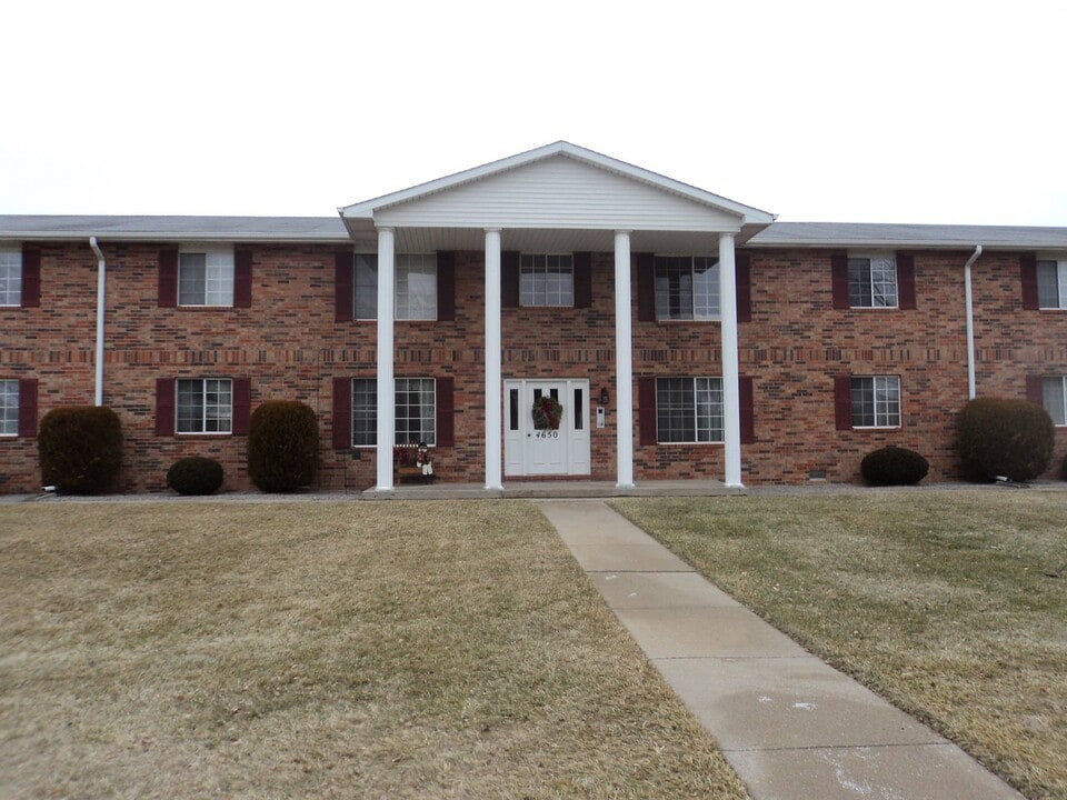 4690 Hemmeter Ct, Unit #1 in Saginaw, MI - Building Photo