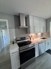 400 Capri Blvd in Treasure Island, FL - Building Photo - Building Photo
