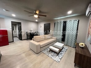 224 N Maple Ave in Fresno, CA - Building Photo - Building Photo