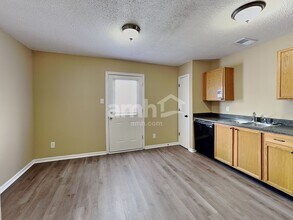 2343 Summerwood Ln in Greenwood, IN - Foto de edificio - Building Photo