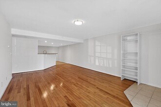 1585 N Van Dorn St in Alexandria, VA - Building Photo - Building Photo