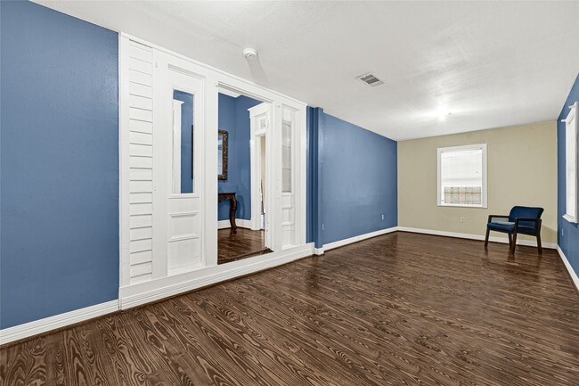 property at 307 N Live Oak St