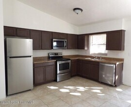 752 Gelaso St SW in Palm Bay, FL - Building Photo - Building Photo