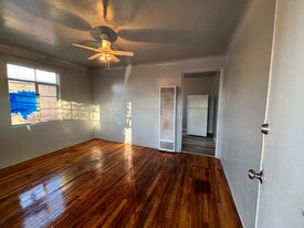 242 Wisconsin St NE, Unit 242 Wisconsin St NE Apt. A in Albuquerque, NM - Building Photo
