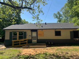 1026 W 1st St in Tyler, TX - Building Photo