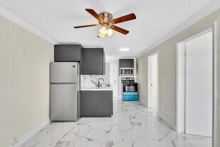 5685 Flagler St, Unit 2 in Hollywood, FL - Building Photo