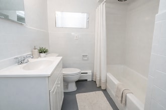 Lynwood Apartments in Englewood, CO - Building Photo - Building Photo