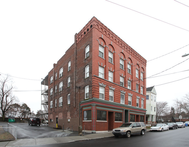 985-987 Bank St in Waterbury, CT - Building Photo - Building Photo