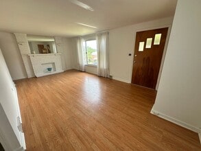 4533 Woodhill Dr in Homestead, PA - Building Photo - Building Photo