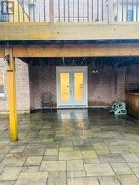 168 Timpson Dr in Aurora, ON - Building Photo