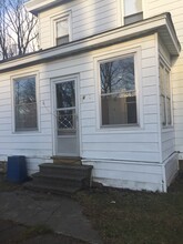 16 Cherry St, Unit 2 Bedroom Cherry St in Phoenix, NY - Building Photo - Building Photo