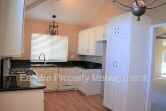 468 Shelburne Ln in Simi Valley, CA - Building Photo - Building Photo