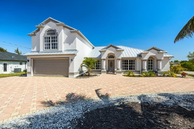2211 Surfside Blvd in Cape Coral, FL - Building Photo - Building Photo