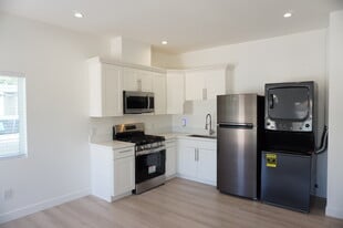 8826 Quartz Ave in Northridge, CA - Building Photo