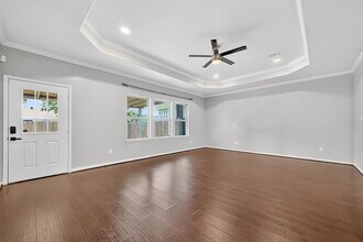 10143 Morocco Rd in Houston, TX - Building Photo - Building Photo