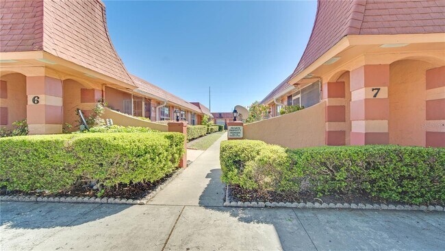 2727 W Oak Ridge Rd in Orlando, FL - Building Photo - Building Photo