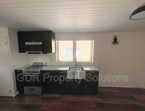 300 San Pasquale Ave NW in Albuquerque, NM - Foto de edificio - Building Photo