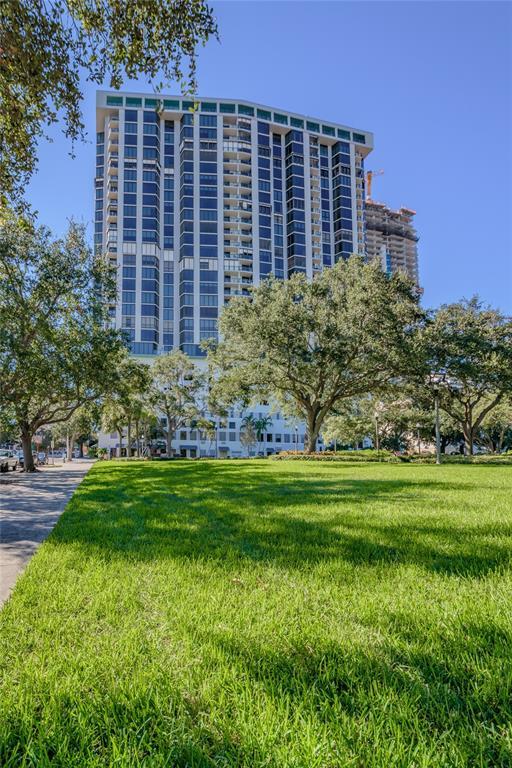 1 Beach Dr SE in St. Petersburg, FL - Foto de edificio - Building Photo