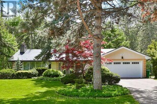 1364 Avonbridge Dr in Mississauga, ON - Building Photo