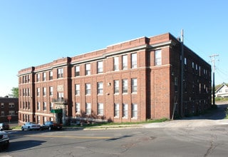 Cascade Apartments in Duluth, MN - Building Photo - Building Photo