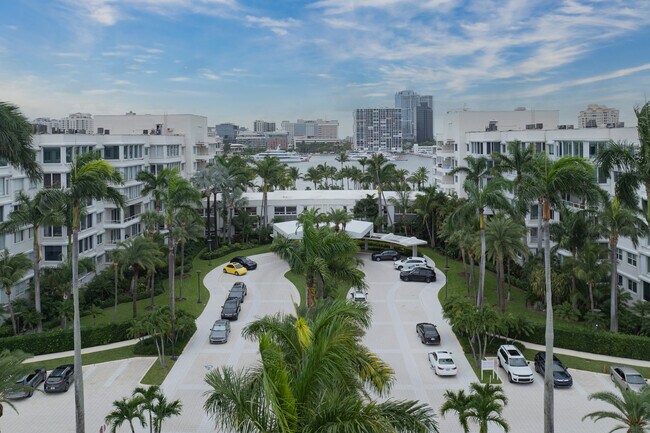 44 Cocoanut Row in Palm Beach, FL - Building Photo - Building Photo