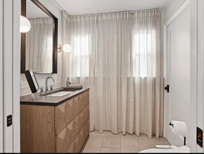 1340 N Harvard Blvd in Los Angeles, CA - Foto de edificio - Building Photo