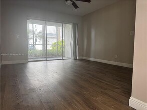 5646 Rock Island Rd in Tamarac, FL - Building Photo - Building Photo