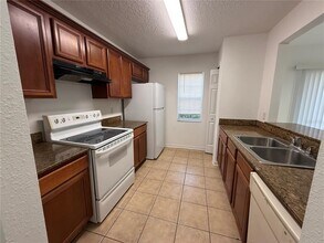 201 Drawbridge Ln in Valrico, FL - Building Photo - Building Photo