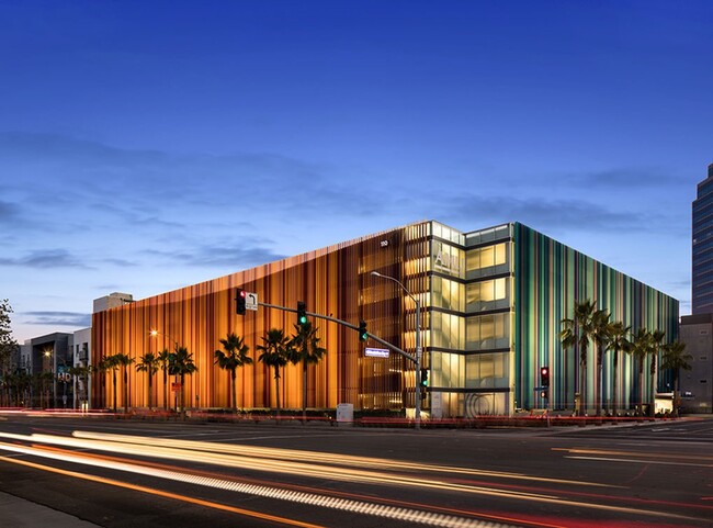 AMLI Uptown Orange in Orange, CA - Foto de edificio - Building Photo