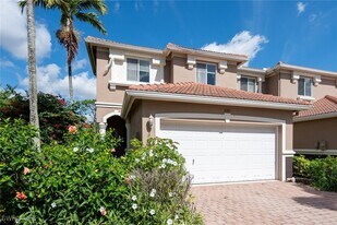 9745 Roundstone Cir in Ft. Myers, FL - Building Photo