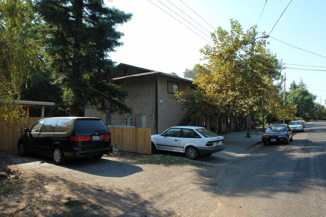 219 W 20th St in Chico, CA - Building Photo