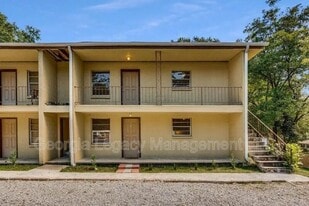 65 Hughes St in Toccoa, GA - Building Photo