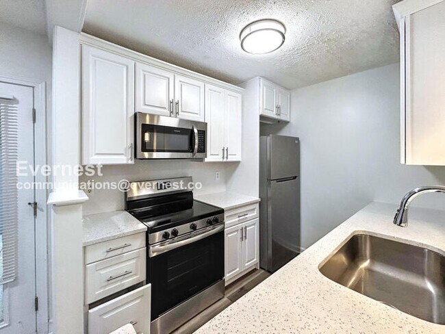 160 Lablanc Way NW in Atlanta, GA - Building Photo - Building Photo