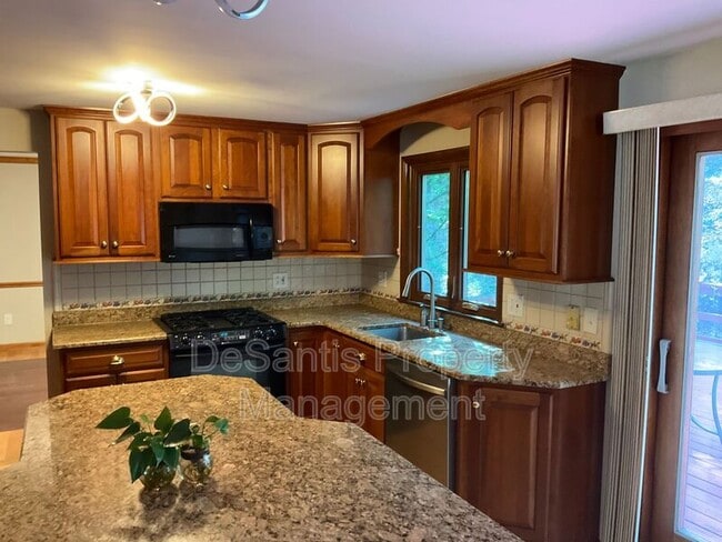 471 Manordale Rd in Pittsburgh, PA - Building Photo - Building Photo