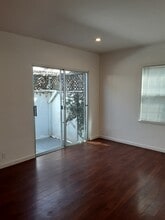 10857 Jefferson Blvd in Culver City, CA - Foto de edificio - Building Photo