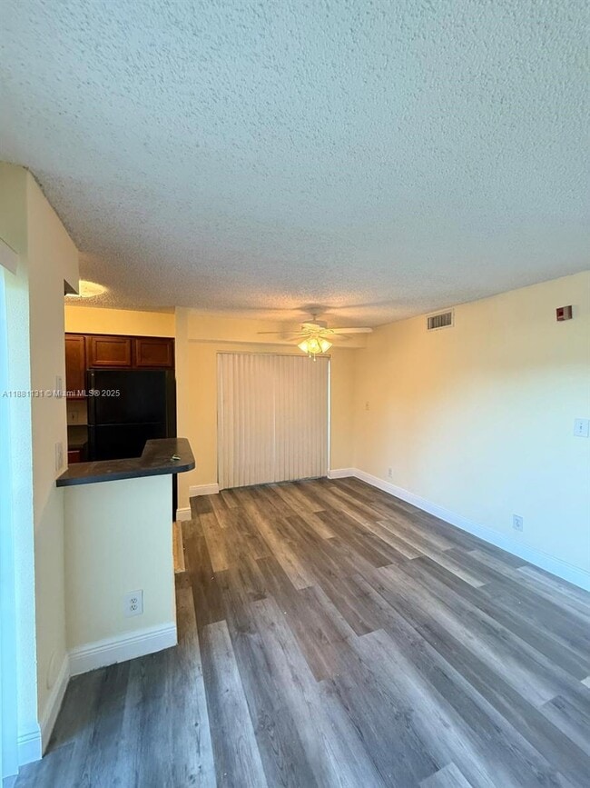 7650 Westwood Dr in Tamarac, FL - Building Photo - Building Photo