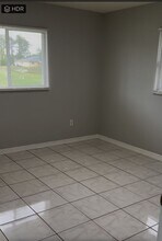 2901 Owen Ave S in Lehigh Acres, FL - Building Photo - Building Photo