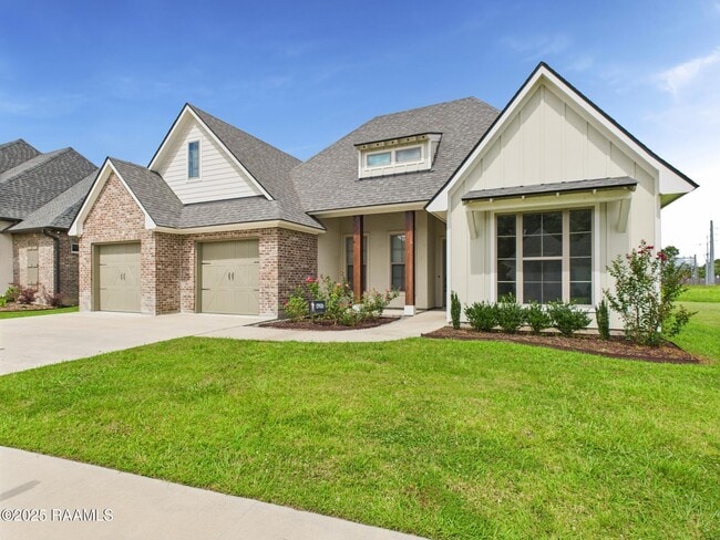 104 Carriage Lakes Dr in Youngsville, LA - Building Photo - Building Photo