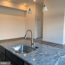 6164 Ridge Ave in Philadelphia, PA - Building Photo - Building Photo