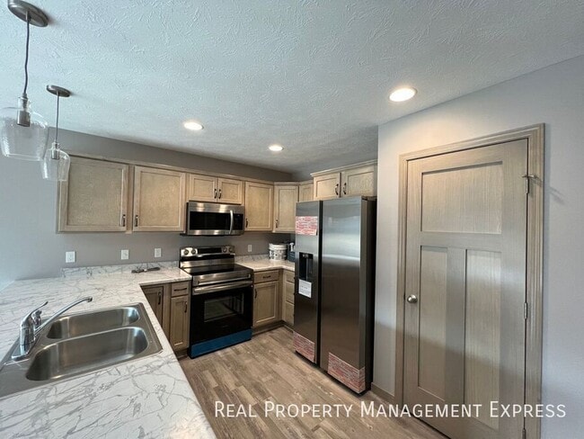 property at 2116 S Ronsiek Ave